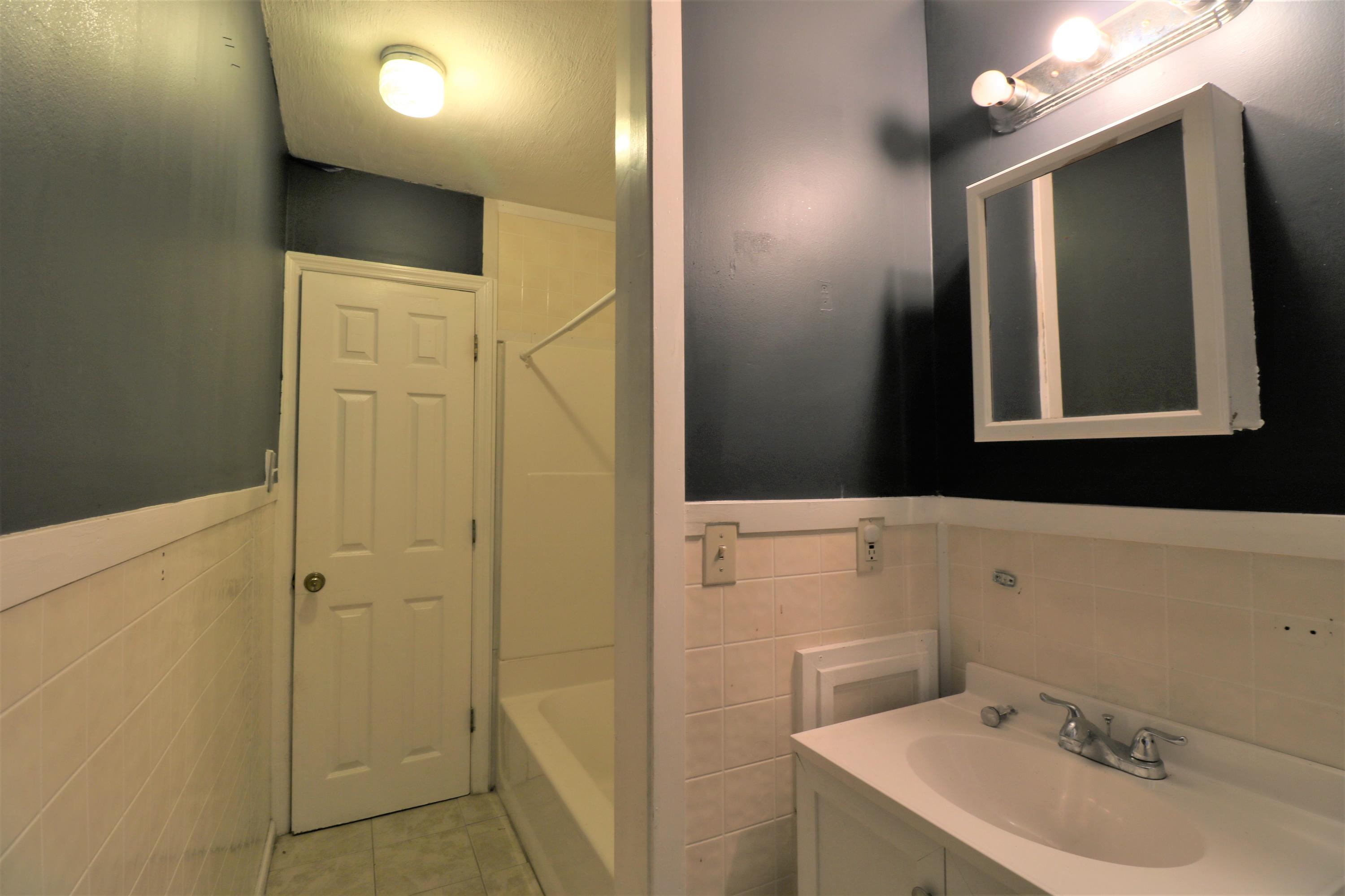 178 West Wadsworth Circle Oak Ridge, TN 37830 - Photo 12 of 13 IMG_5586 bathroom