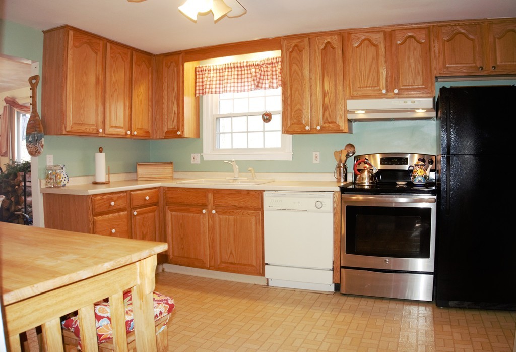 58 Southgate Road Franklin, MA 02038 - Photo 11 of 27 Gallery Image 11