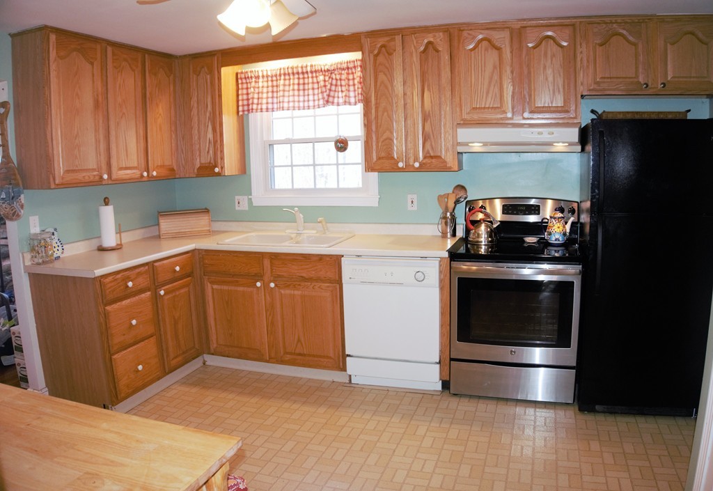 58 Southgate Road Franklin, MA 02038 - Photo 12 of 27 Gallery Image 12