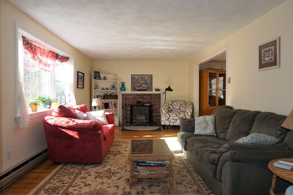 58 Southgate Road Franklin, MA 02038 - Photo 3 of 27 Gallery Image 3