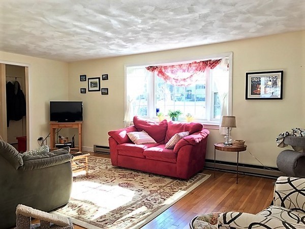58 Southgate Road Franklin, MA 02038 - Photo 4 of 27 Gallery Image 4