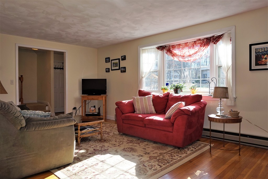 58 Southgate Road Franklin, MA 02038 - Photo 5 of 27 Gallery Image 5
