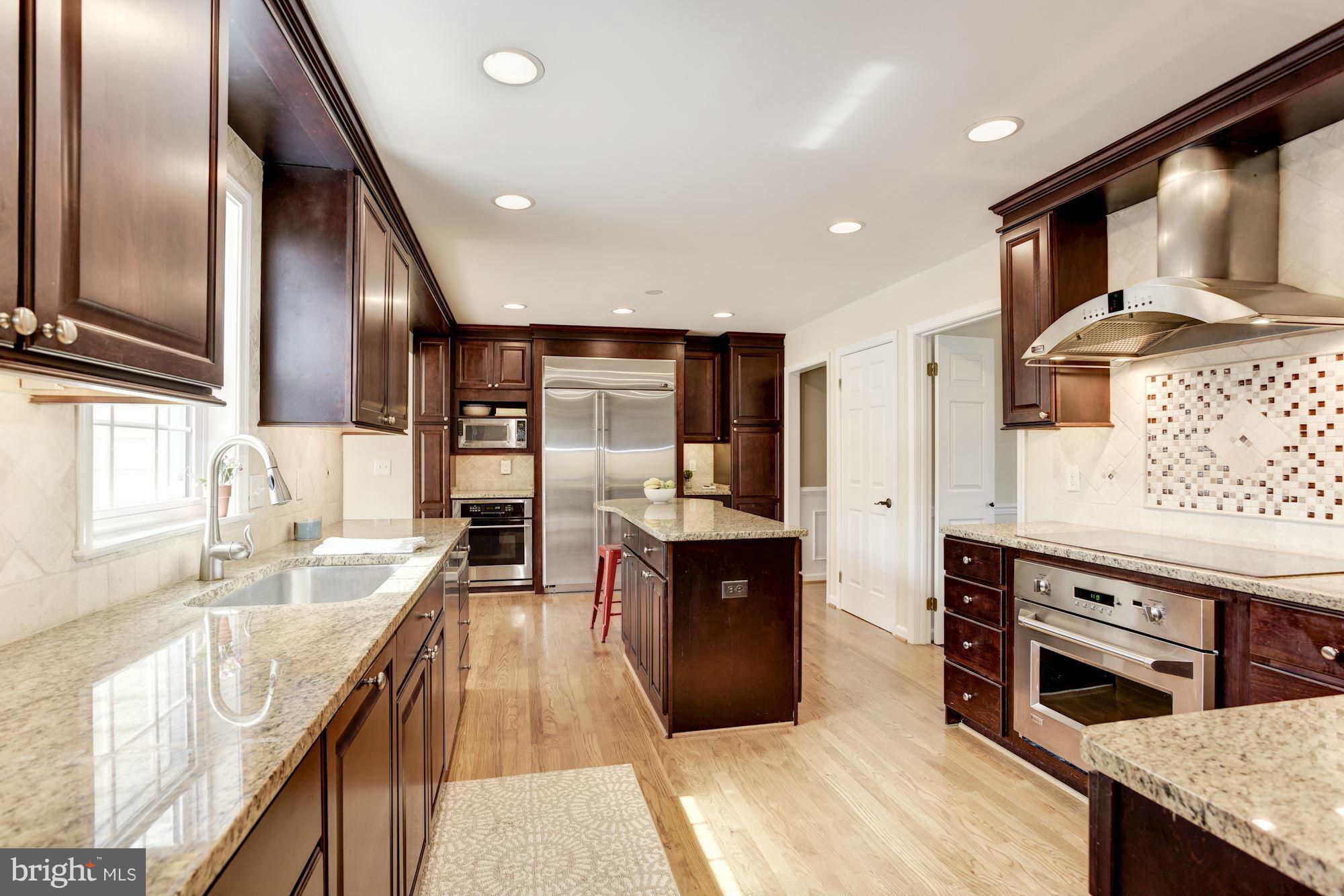 3001 Jackson Ridge Court Phoenix, MD 21131 - Photo 10 of 30 Now this is a Kitchen!!