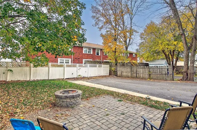 $1,600 | 21 Brewster Street, Unit 3, Pawtucket, RI 02860