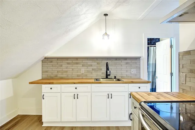 $1,600 | 21 Brewster Street, Unit 3, Pawtucket, RI 02860