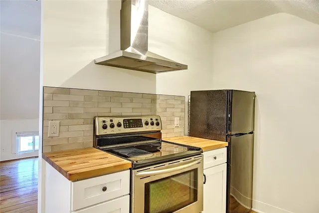 $1,600 | 21 Brewster Street, Unit 3, Pawtucket, RI 02860