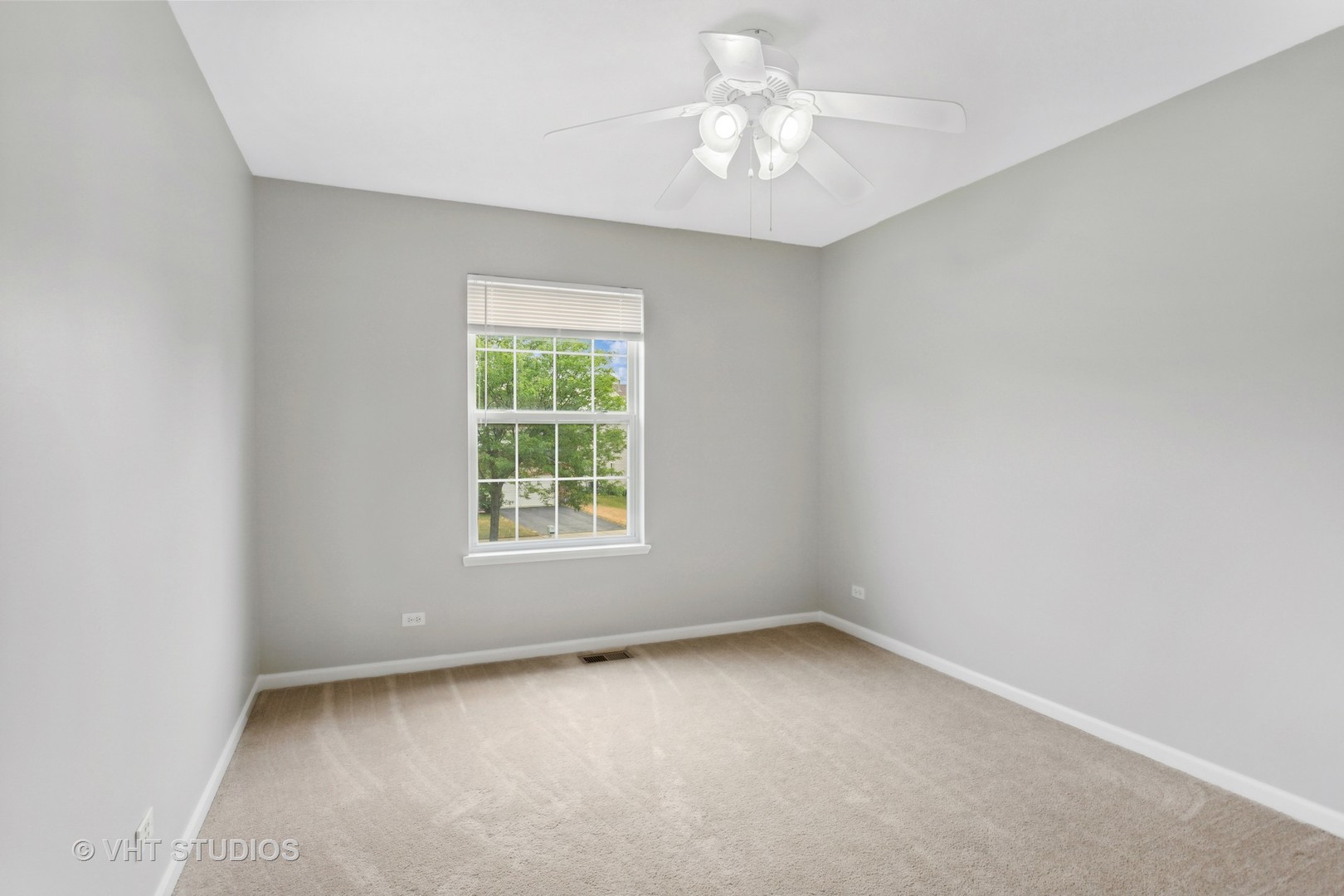 823 Fieldcrest Drive Naperville, IL 60540 - Photo 20 of 30 an empty room with a window