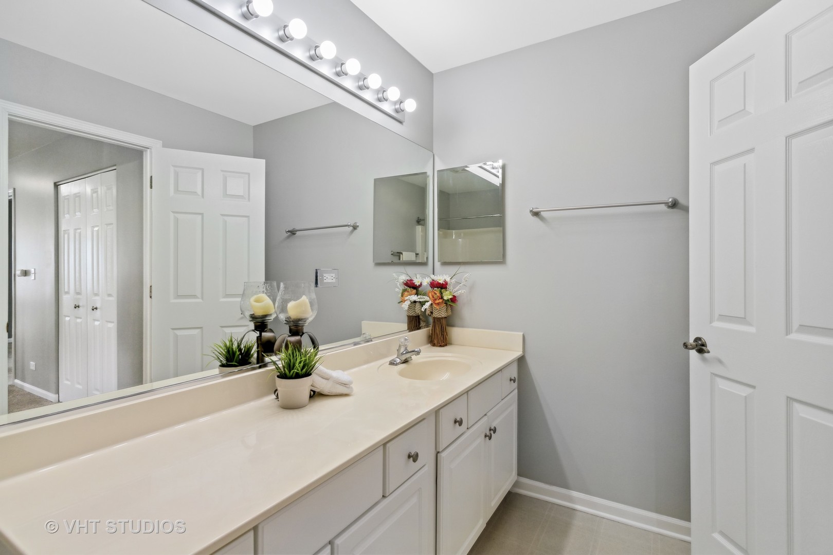 823 Fieldcrest Drive Naperville, IL 60540 - Photo 21 of 30 a bathroom with a sink and a mirror