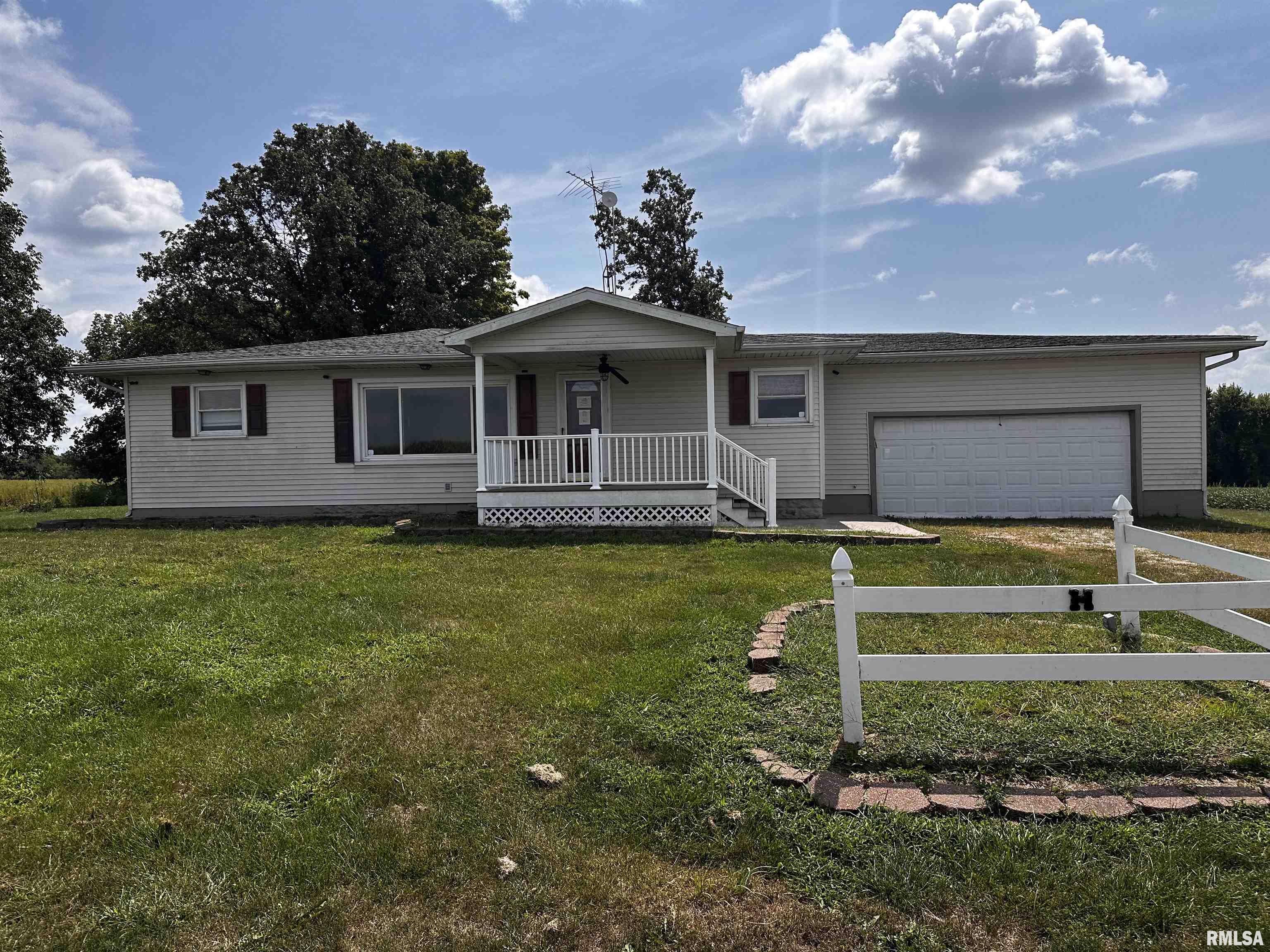 10975 Colbrook Road Carlinville, IL 62626 - Photo 1 of 39