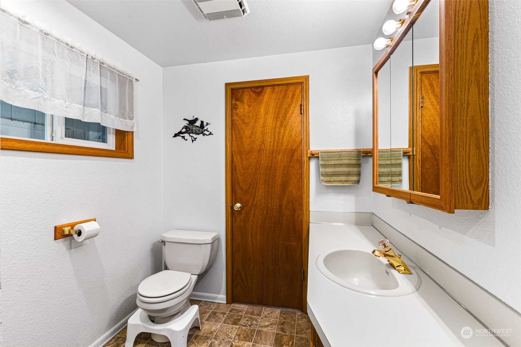 19131 Rosemary Street Southwest Rochester, WA 98579 - Photo 18 of 36 a bathroom with a toilet a sink and a shower