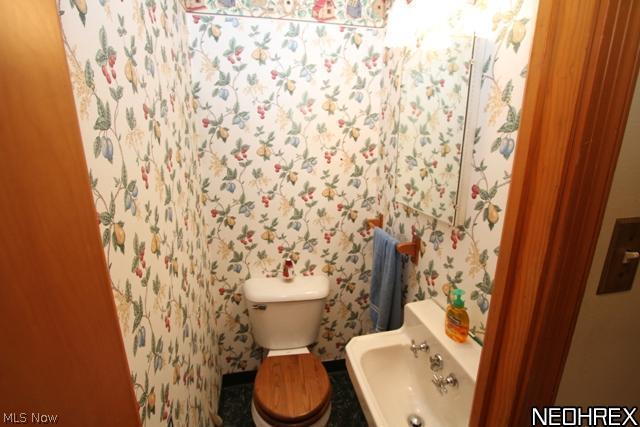 1535 Lyndhurst Road Lyndhurst, OH 44124 - Photo 10 of 15 HALF BATH-1