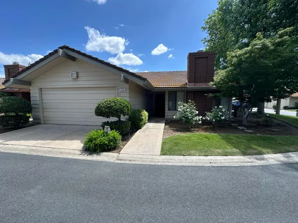 $2,300 | 6201 North West Avenue, Fresno, CA 93711