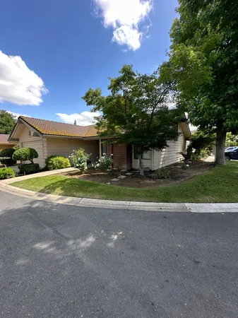 $2,300 | 6201 North West Avenue, Fresno, CA 93711