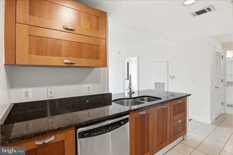 $320,000 | 2451 Midtown Avenue, Unit 819, Alexandria, VA 22303
