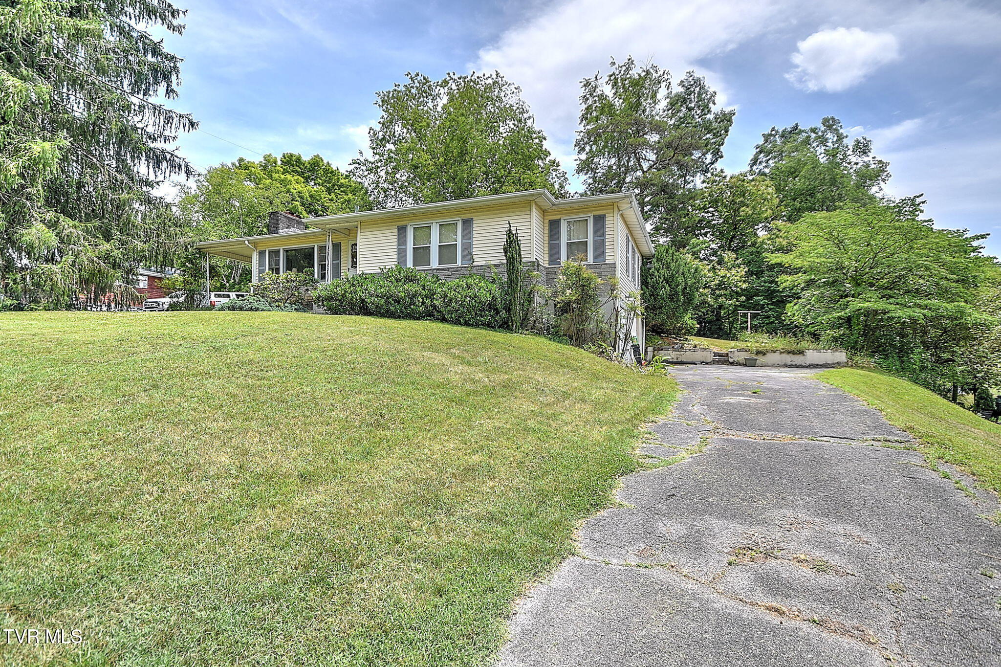 400 Randolph Street Bristol, VA 24201 - Photo 32 of 34 36-web-or-mls-400 Randolph DB-37