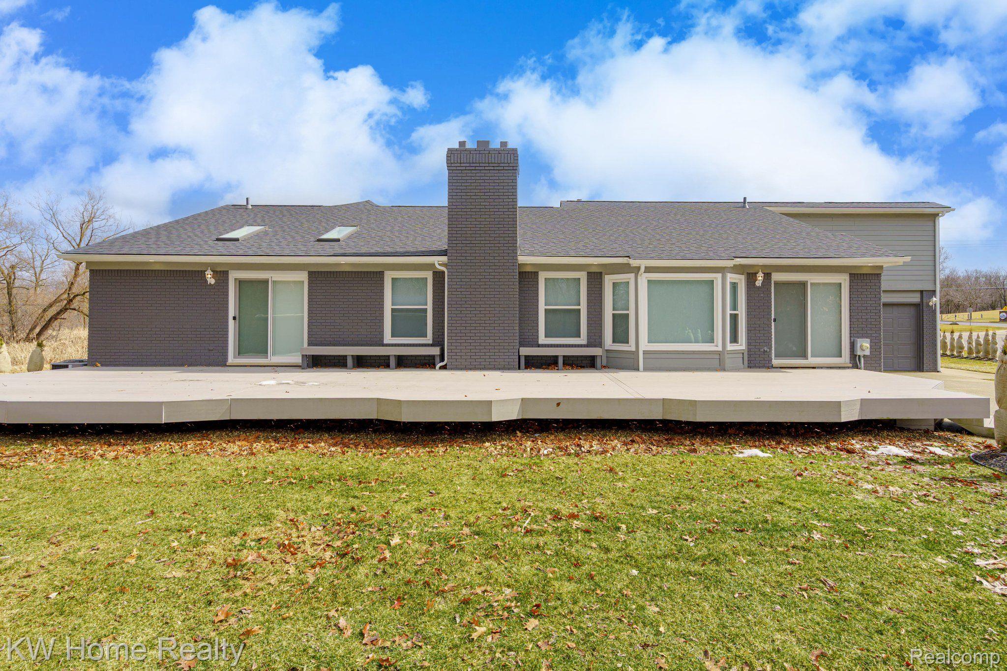 2882 Hiller Road West Bloomfield, MI 48324 - Photo 7 of 47 Gallery Image 7