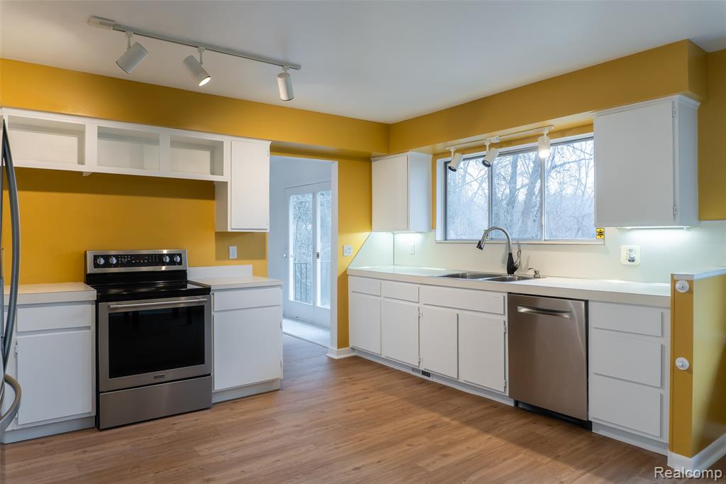 30540 North Greenbriar Road Franklin, MI 48025 - Photo 3 of 48
