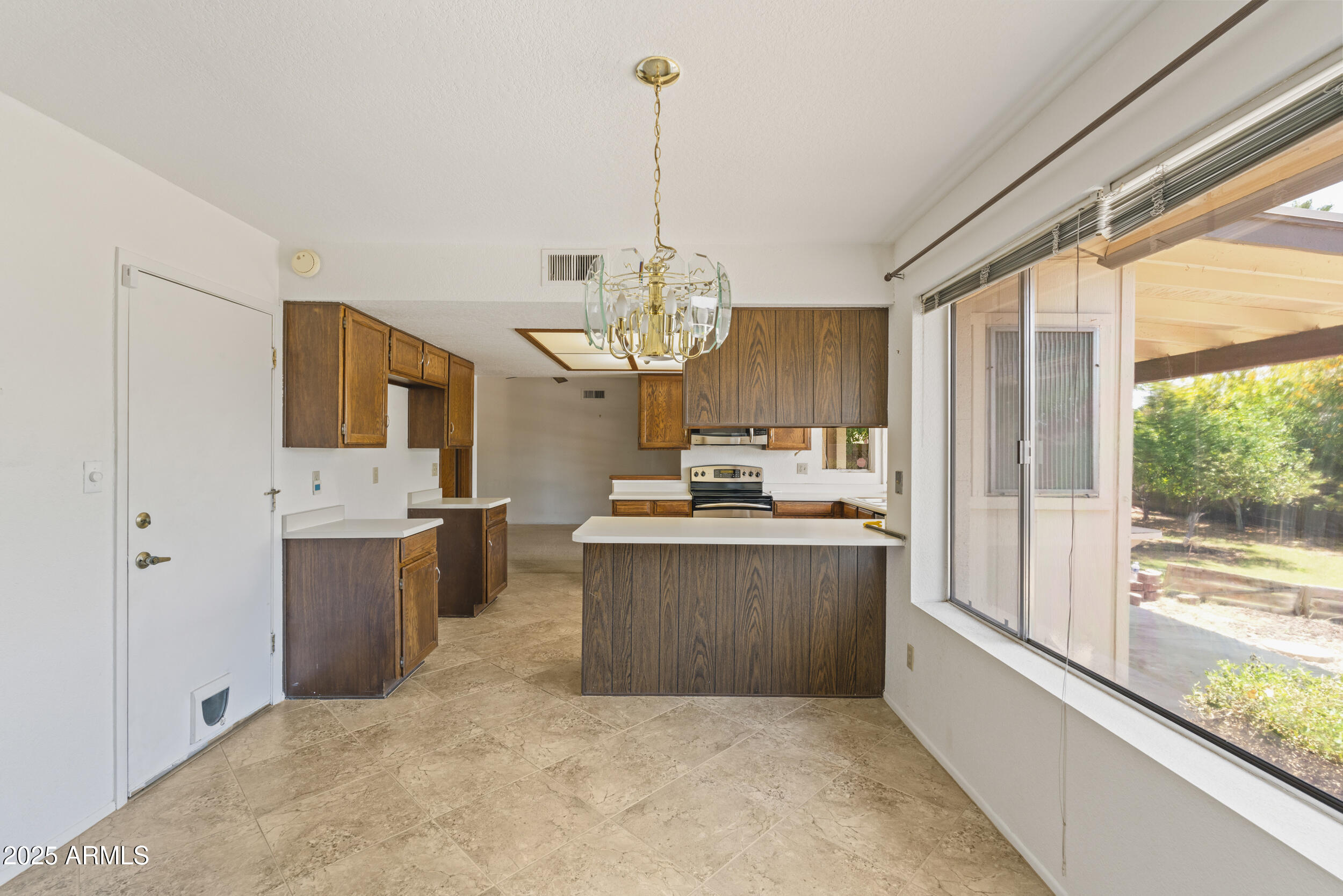 4535 East Redfield Road Phoenix, AZ 85032 - Photo 9 of 24 Light and Bright