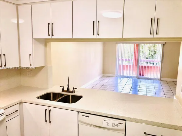 $2,300 | 7830 Camino Real, Unit K310, Miami, FL 33143