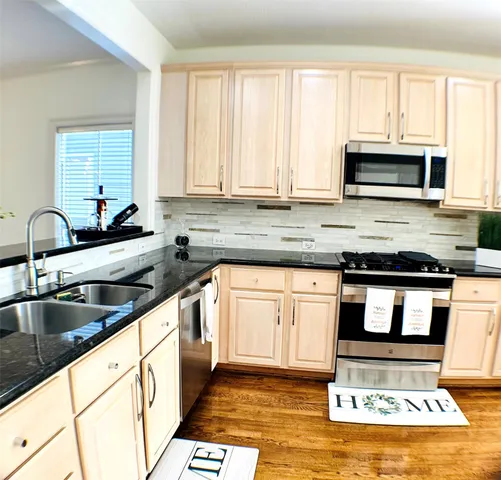 $3,350 | 913 Birdsall Street, Houston, TX 77007