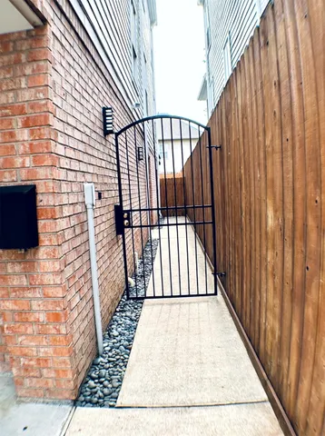 $3,350 | 913 Birdsall Street, Houston, TX 77007