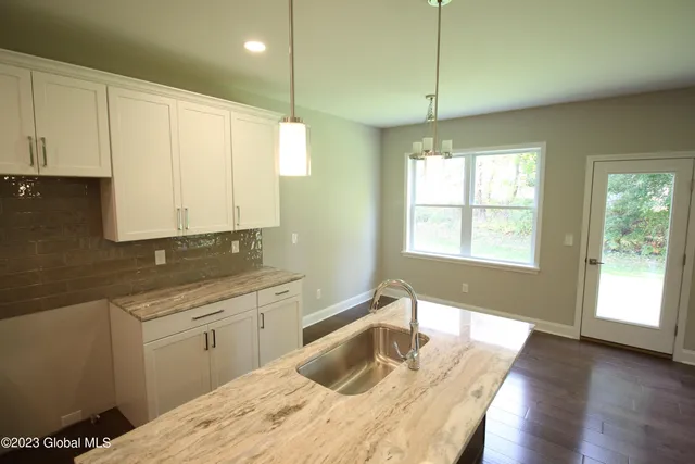 $653,000 | 7 Wyatt's Way, Clifton Park, NY 12065