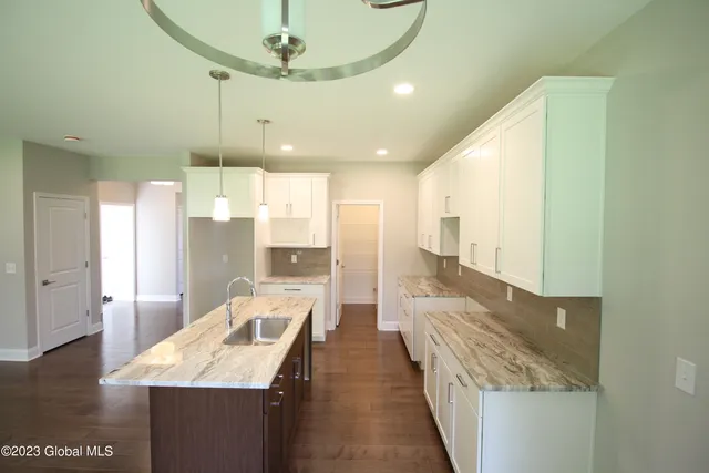 $653,000 | 7 Wyatt's Way, Clifton Park, NY 12065