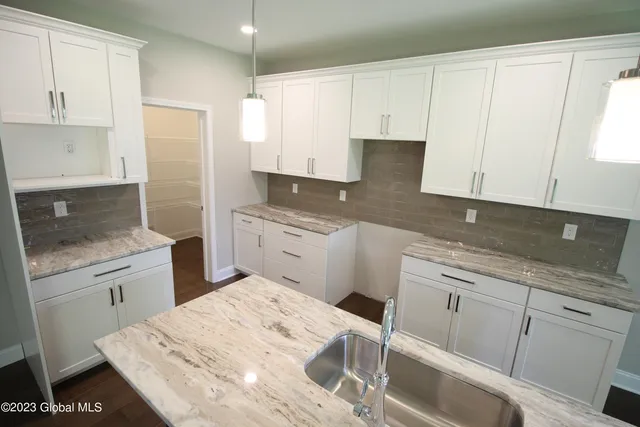 $653,000 | 7 Wyatt's Way, Clifton Park, NY 12065