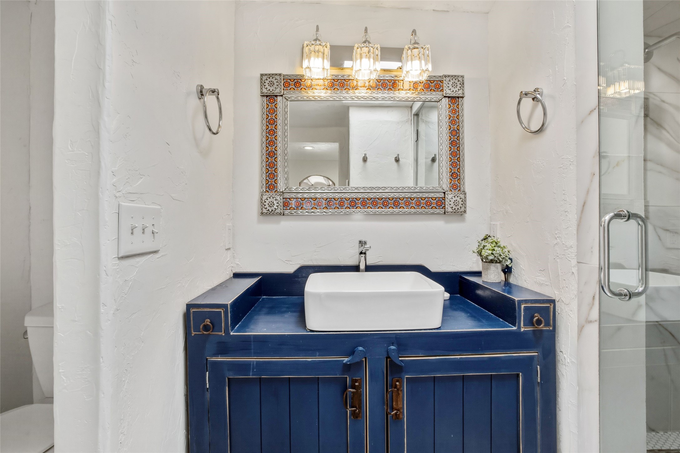100 Rancho Alegre Road Santa Fe, NM 87508 - Photo 19 of 32 Primary Bathroom