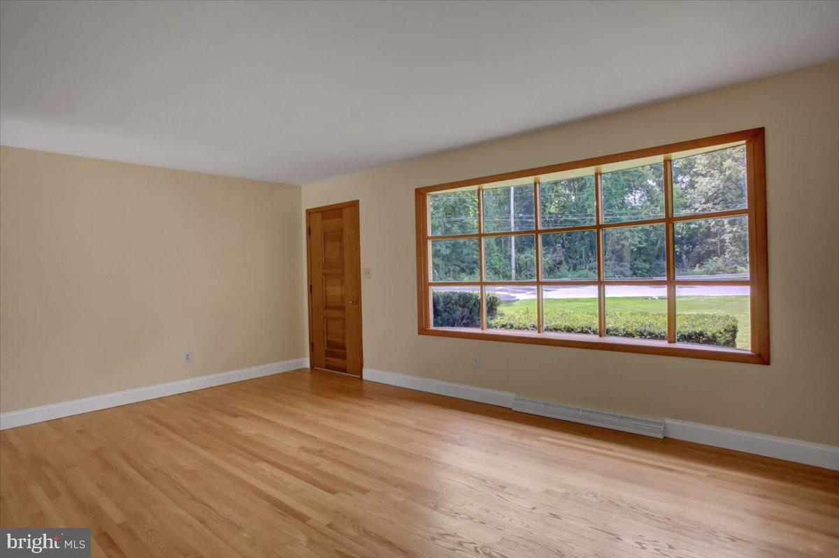 627 Siloam Road Chambersburg, PA 17201 - Photo 7 of 36 Living room