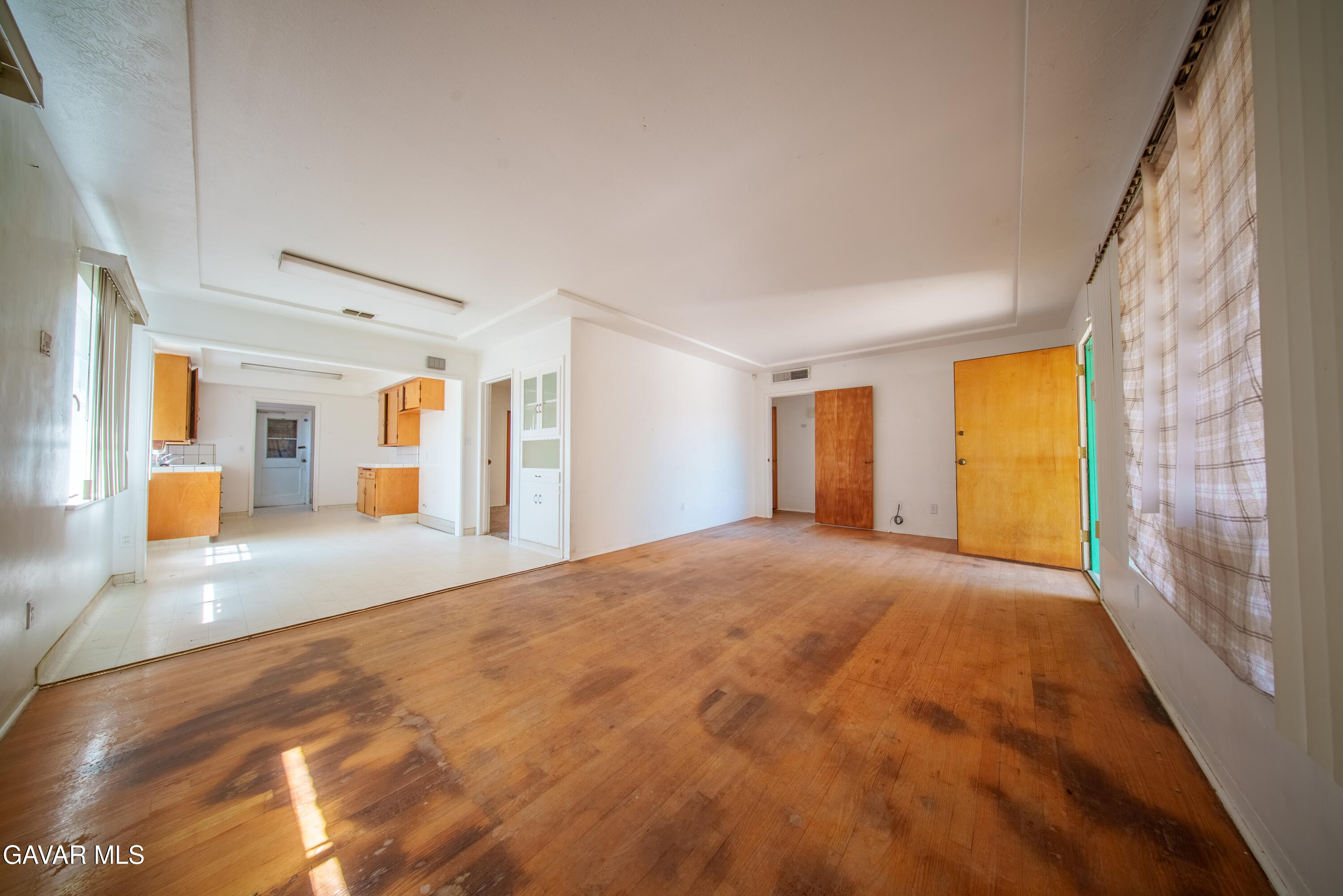 2709 Peerless Avenue Bakersfield, CA 93308 - Photo 2 of 16 JPP02325-HDR