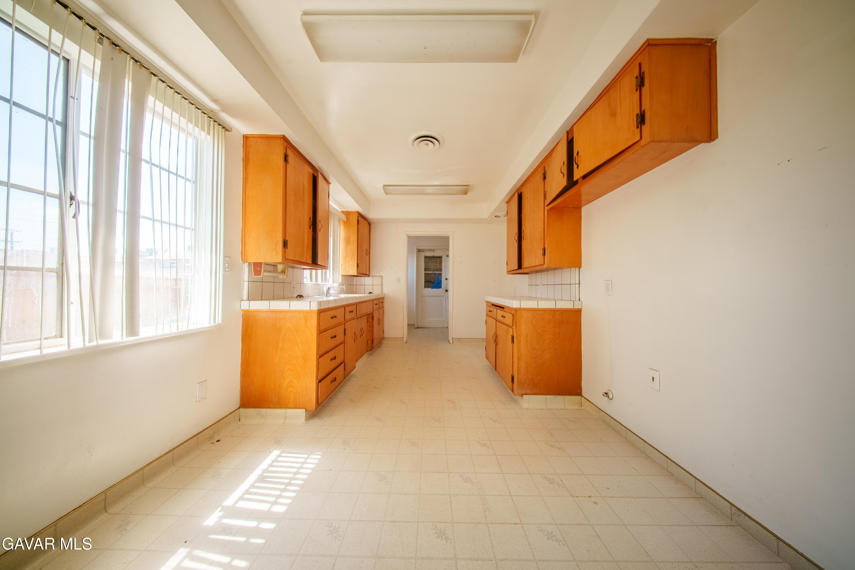 2709 Peerless Avenue Bakersfield, CA 93308 - Photo 4 of 16 JPP02330-HDR