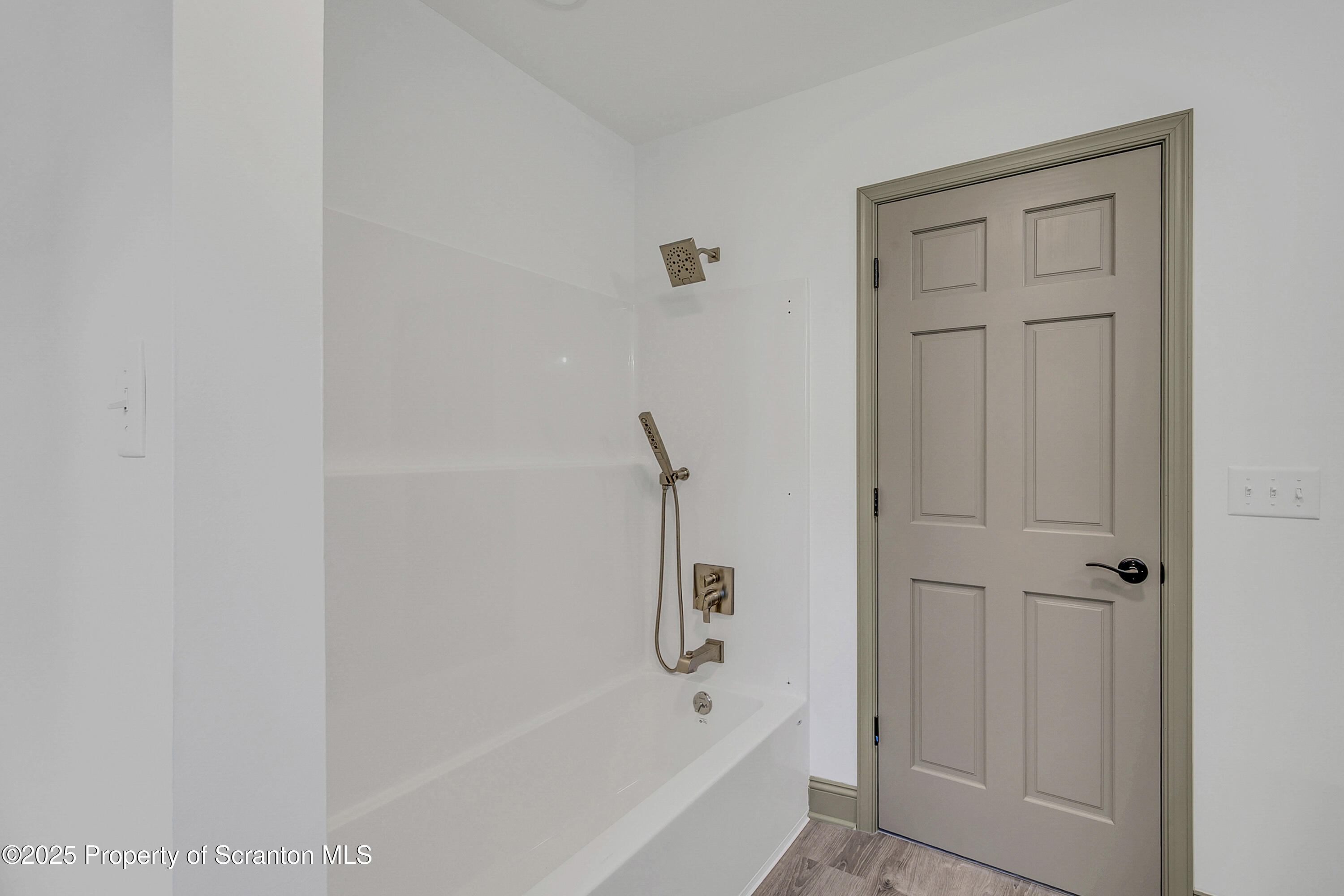 1262 Lake Road Lake Winola, PA 18419 - Photo 25 of 33 a bathroom with a bathtub