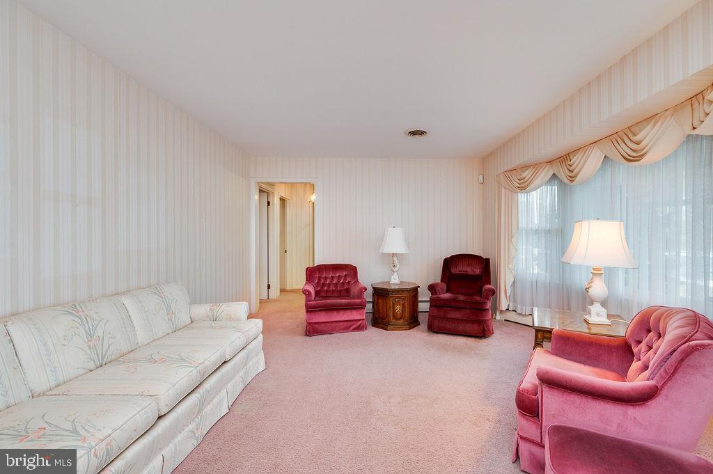 418 Mitti Road Reading, PA 19607 - Photo 4 of 36