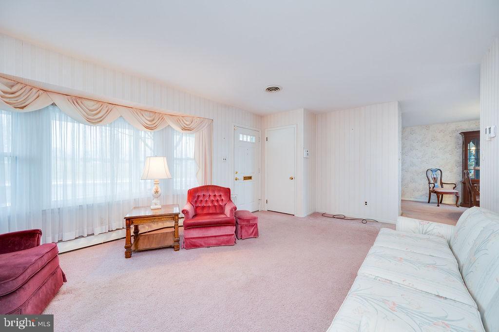 418 Mitti Road Reading, PA 19607 - Photo 5 of 36