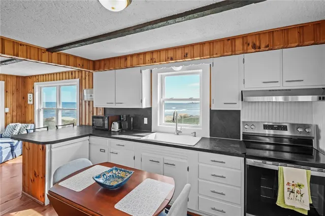 $2,850 | 28 Glenwood Avenue, Narragansett, RI 02882