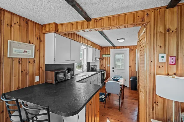 $2,850 | 28 Glenwood Avenue, Narragansett, RI 02882