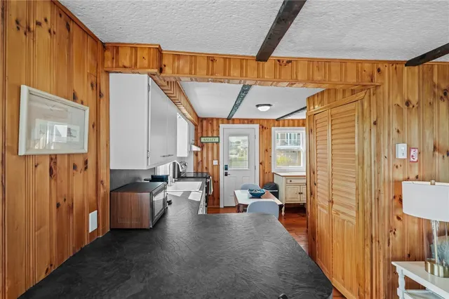 $2,850 | 28 Glenwood Avenue, Narragansett, RI 02882