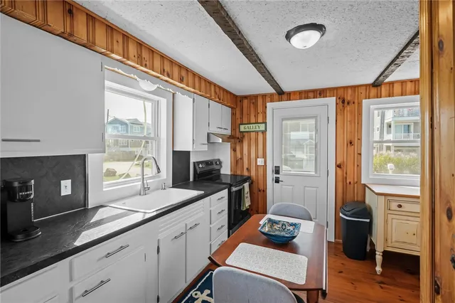 $2,850 | 28 Glenwood Avenue, Narragansett, RI 02882