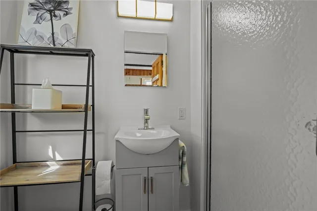 $2,850 | 28 Glenwood Avenue, Narragansett, RI 02882