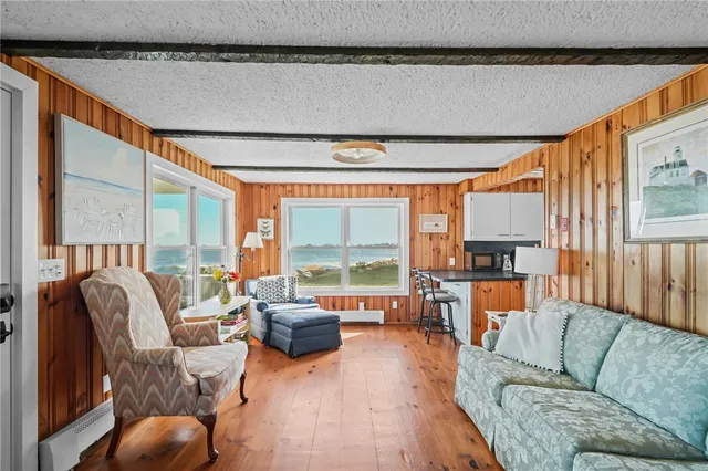 $2,850 | 28 Glenwood Avenue, Narragansett, RI 02882