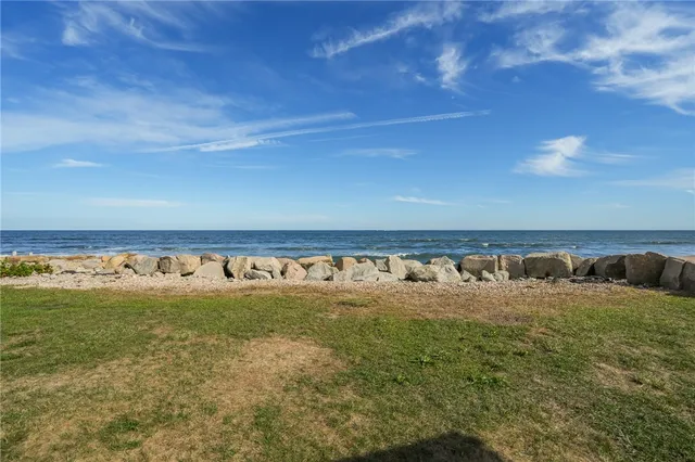 $2,850 | 28 Glenwood Avenue, Narragansett, RI 02882