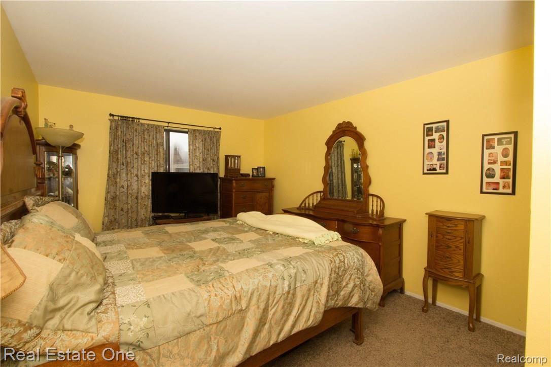 57197 Beaconsfield Road Washington, MI 48094 - Photo 8 of 45 IMG_2165.jpg