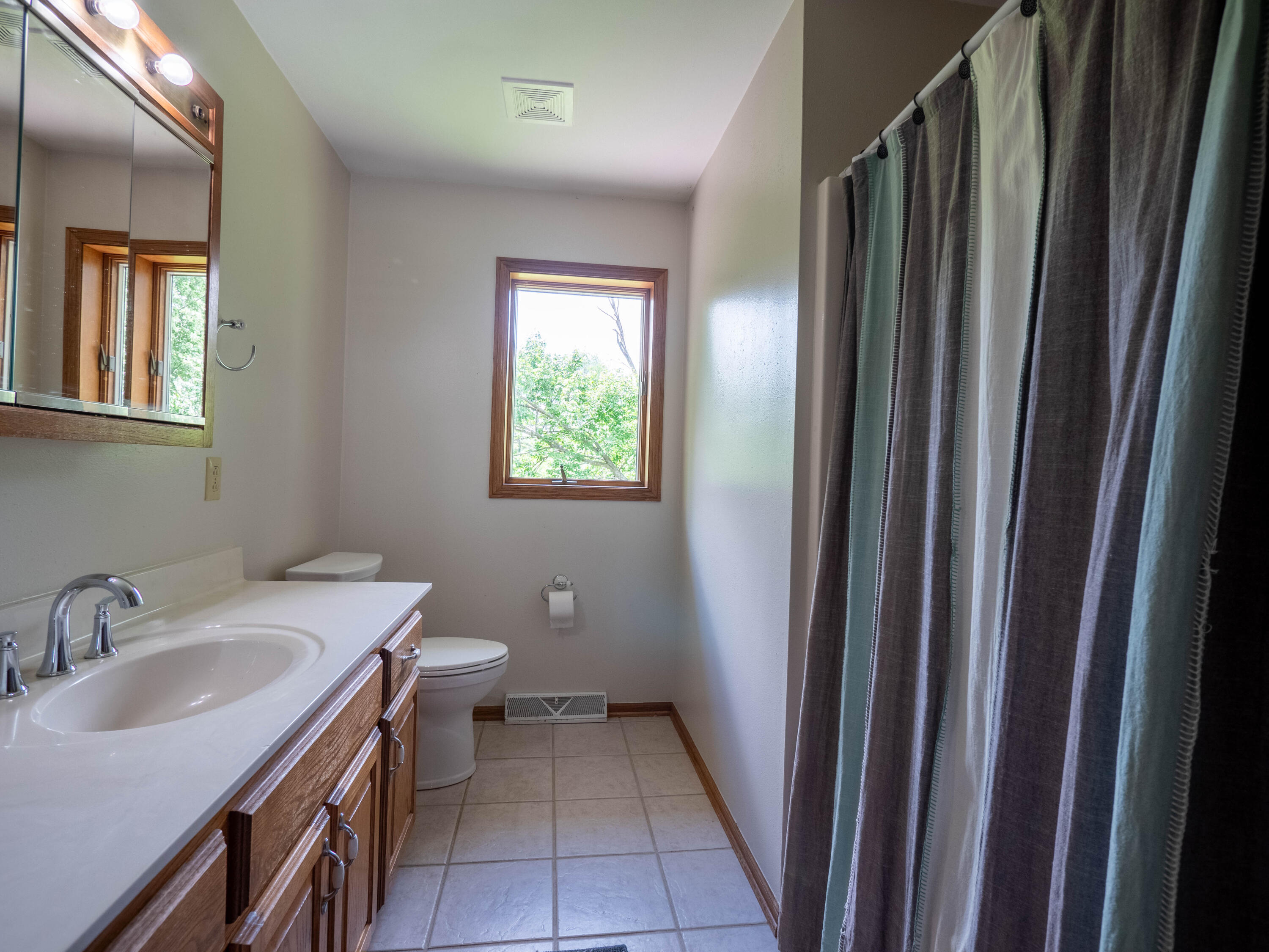 N6185 Country View Lane Concord, WI 53178 - Photo 24 of 28 Bathroom