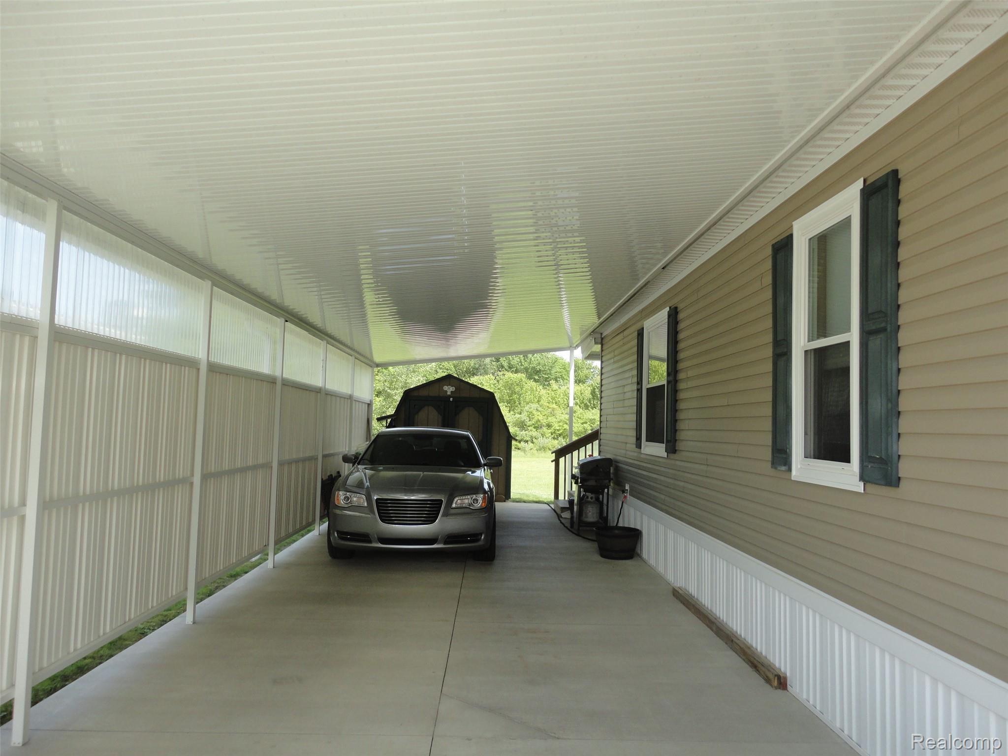 463 Edinborough Temperance, MI 48182 - Photo 2 of 23 Carport