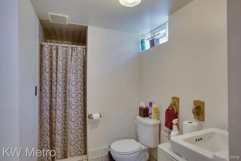 3361 Culbertson Avenue Rochester Hills, MI 48307 - Photo 14 of 25
