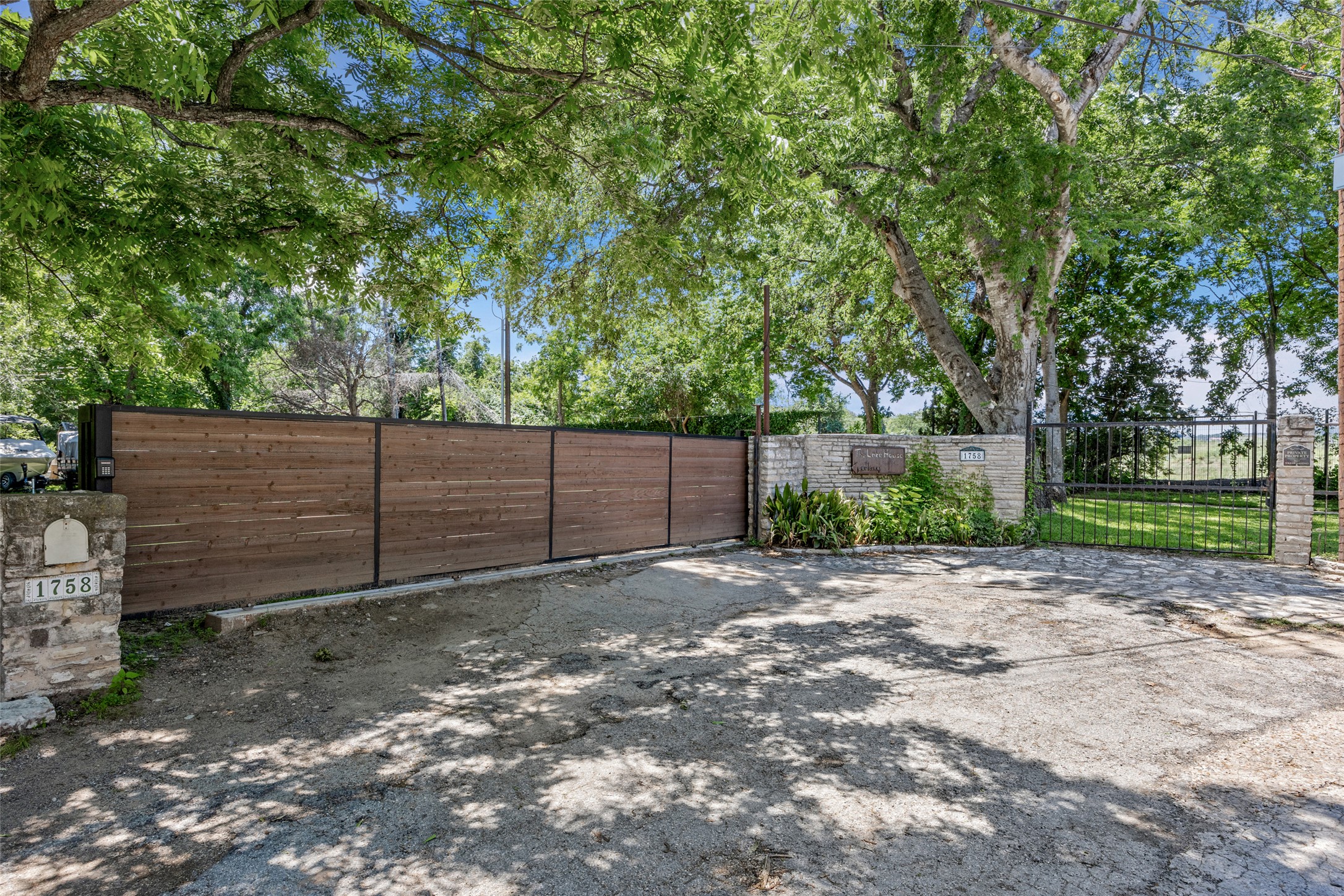 1758 Channel Road Austin, TX 78746 - Photo 32 of 39