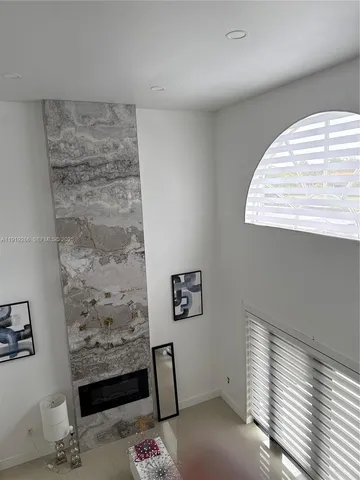 a view of empty room with window