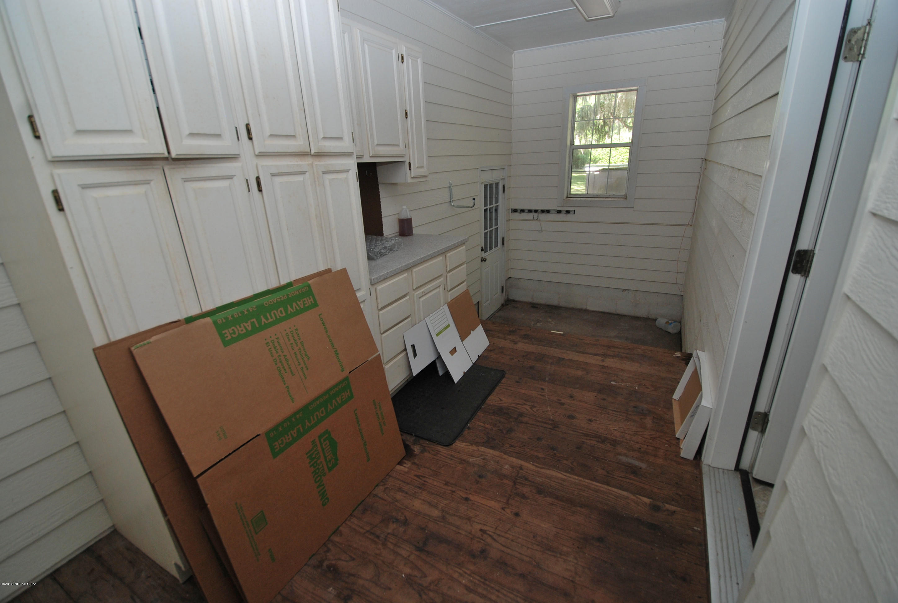 203 Bonnieview Road Fernandina Beach, FL 32034 - Photo 34 of 40 Breezeway to Garage