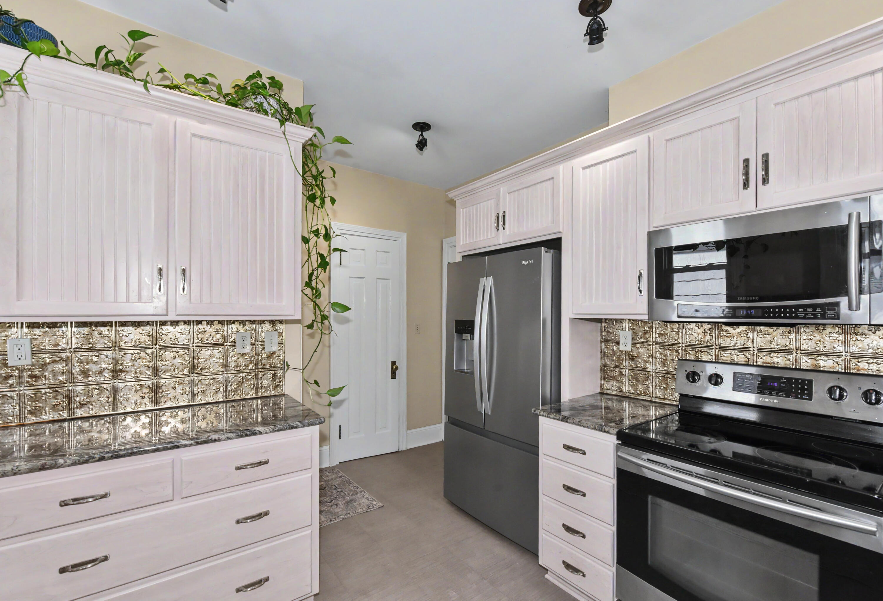 1213 College Avenue Racine, WI 53403 - Photo 19 of 54 DSC_9423